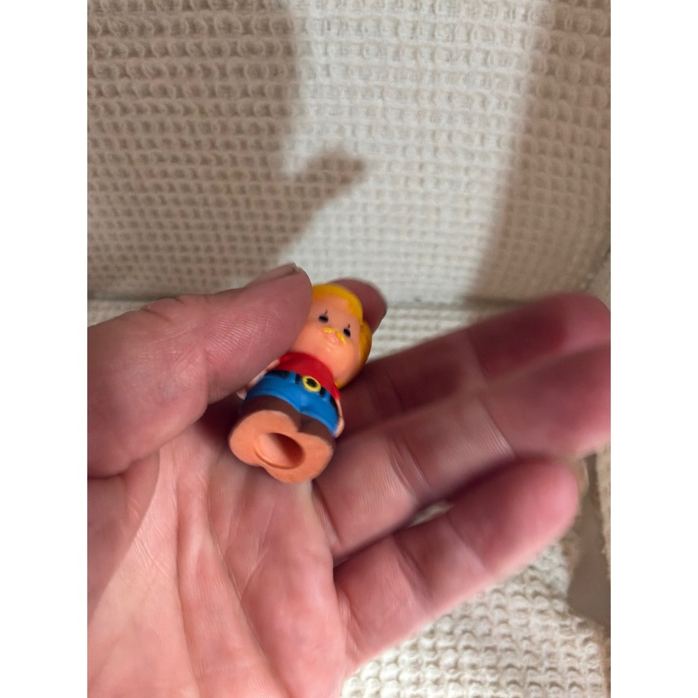 Vintage Unisex Tomy Pocket Toy Figure 1.5in Red Blue 1977 - Picture 4 of 5